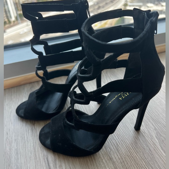 Black Olivia J Heels - Picture 4 of 4